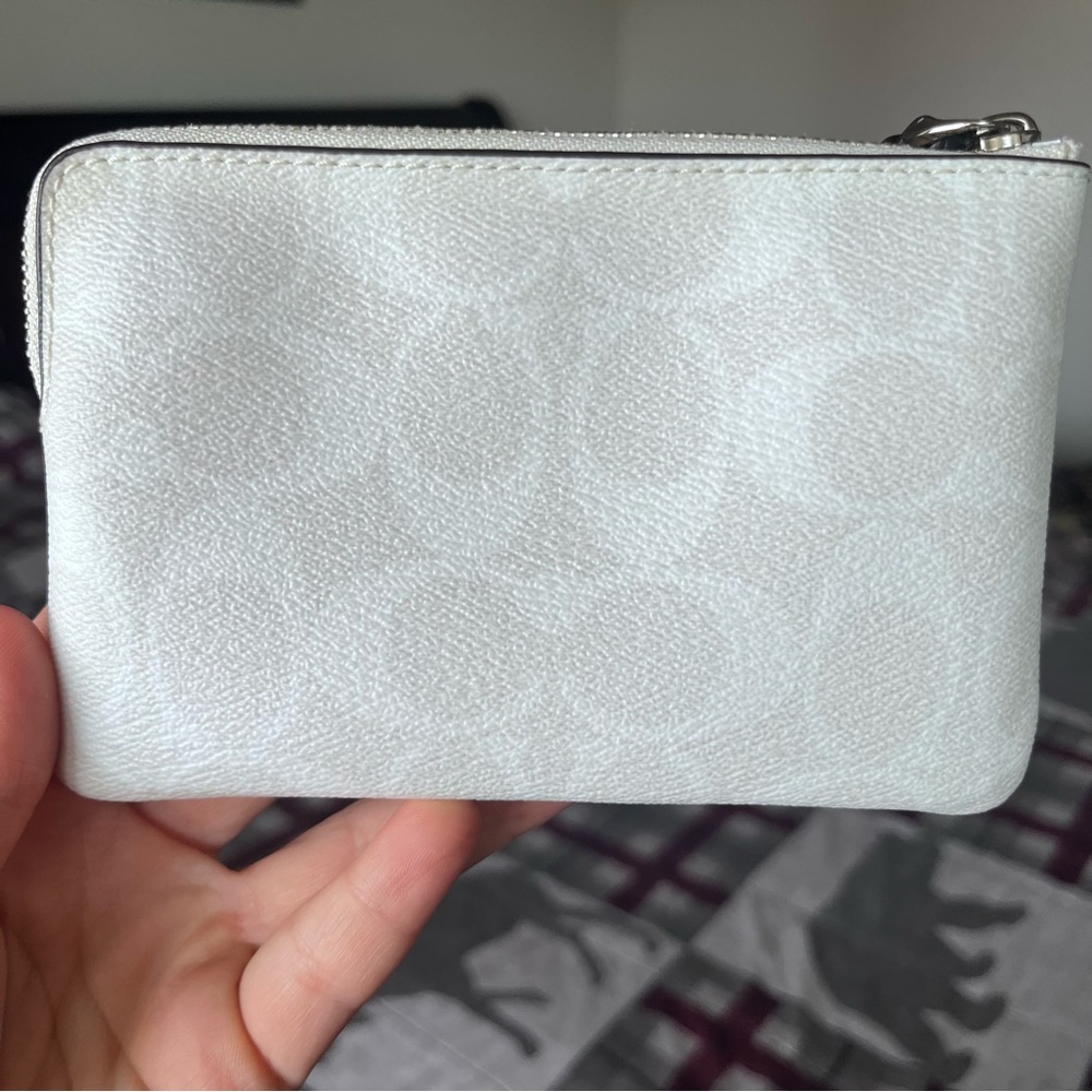 🤍 Coach Corner Zip Wristlet 🤍 - Picture 2 of 6